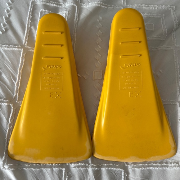 Finis Zoomers Gold Fins Size E - Picture 2 of 5